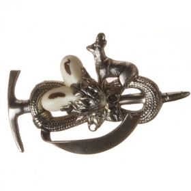 Accessorio per cappelli sul stile tirolese alpinico con animale