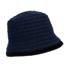 cappello di lana a righe con ganitura di velluto
