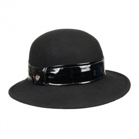FASHION | Cappello Cloche Feltro con nastro vernice con cuciture
