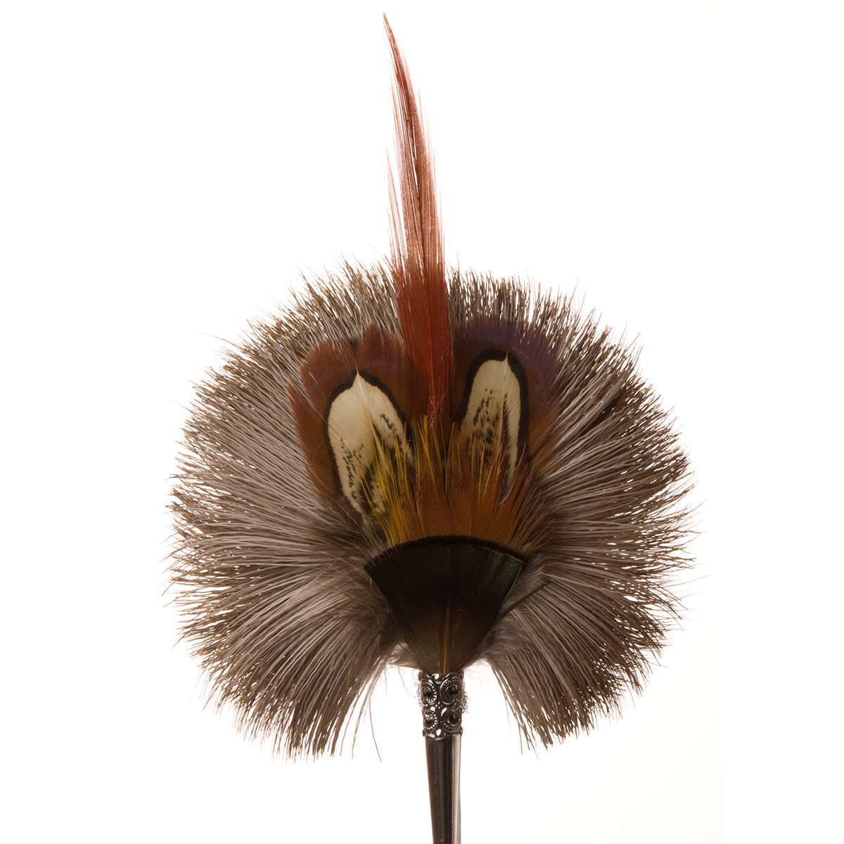 Speciale accessorio per cappelli fatto di pelo di capriolo e piume
