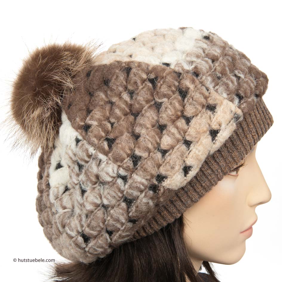 Cappello femminile da donna con pompon di pelliccia vera