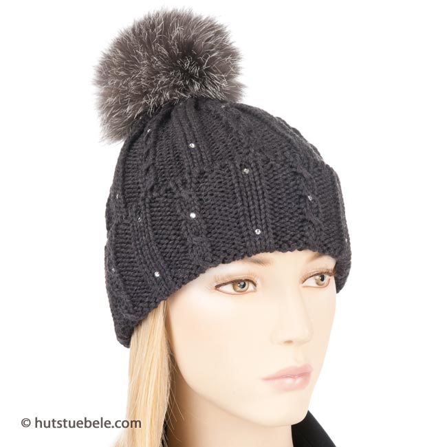 Elegante copricapo invernale con pompon e pietre di Strass