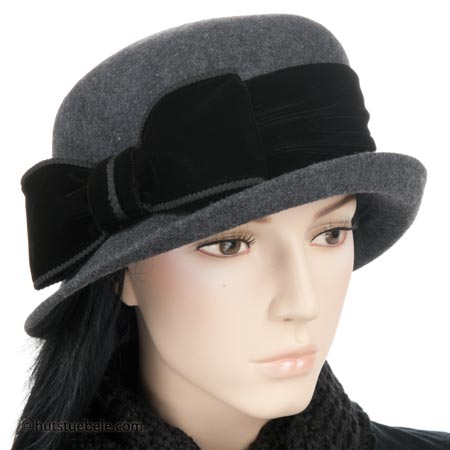 Elegante copricapo da donna con fiocco in velluto
