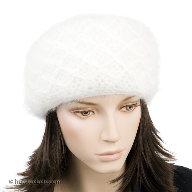Fantasioso cappello in angora per donne piene di stile