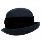 Cloche cappello con decorazione in velluto blu